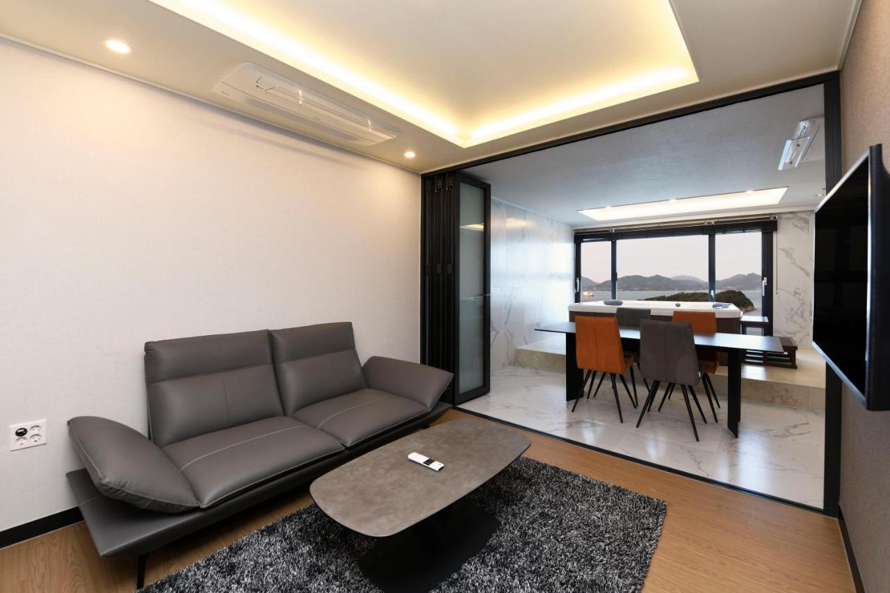 Utop Marina Hotel & Resort Yeosu Bagian luar foto